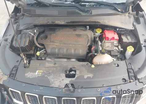 2019 Jeep Compass Latitude 4X4 из США, поврежденный, VIN 3C4NJDBB0KT827673